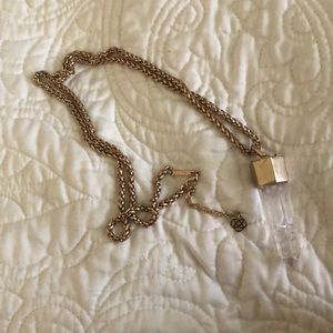 Kendra Scott necklace